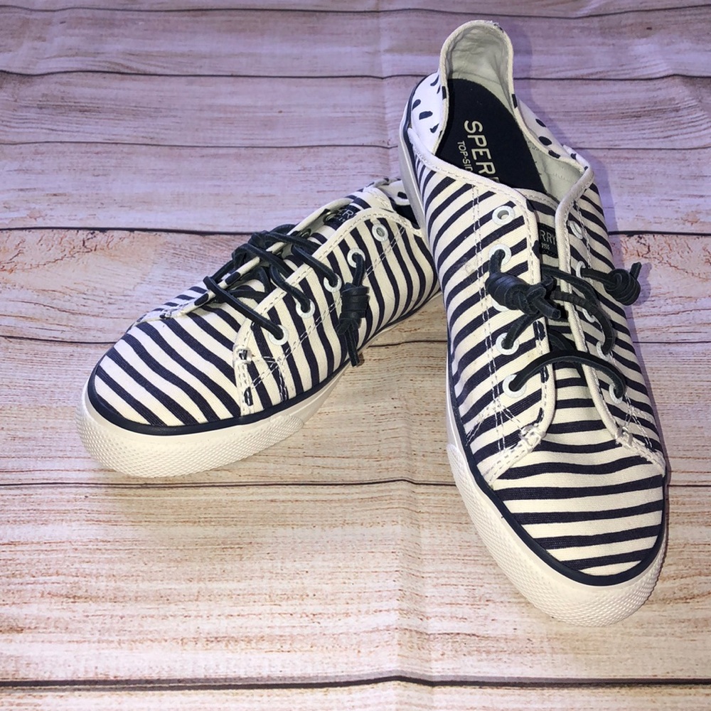 Sperry Seacoast Isle Stripe Blue SNKR -NWT- Size 9